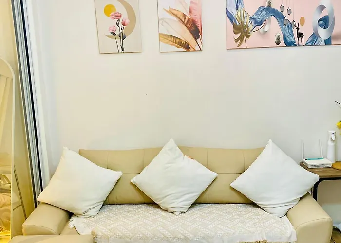Azure Staycation Apartahotel *